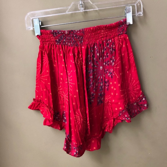 Flowy Patterned Shorts - Picture 3 of 4
